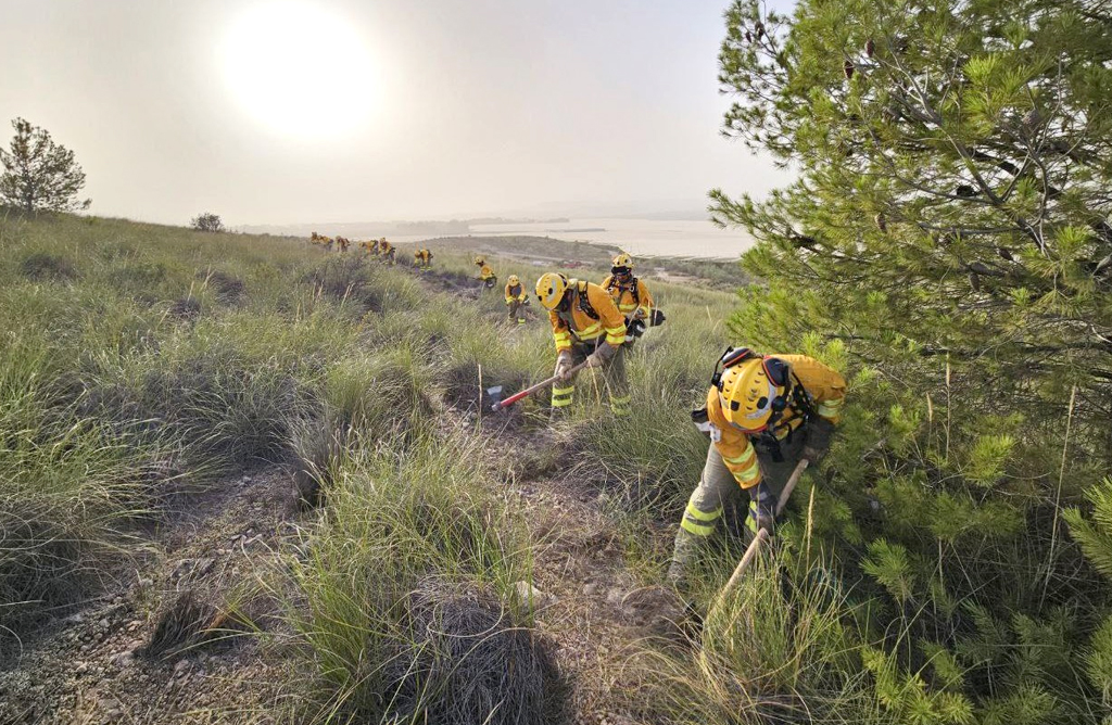 La brigada de refuerzo de bomberos forestales, con base en Cieza, se activa de cara a los meses de más peligro